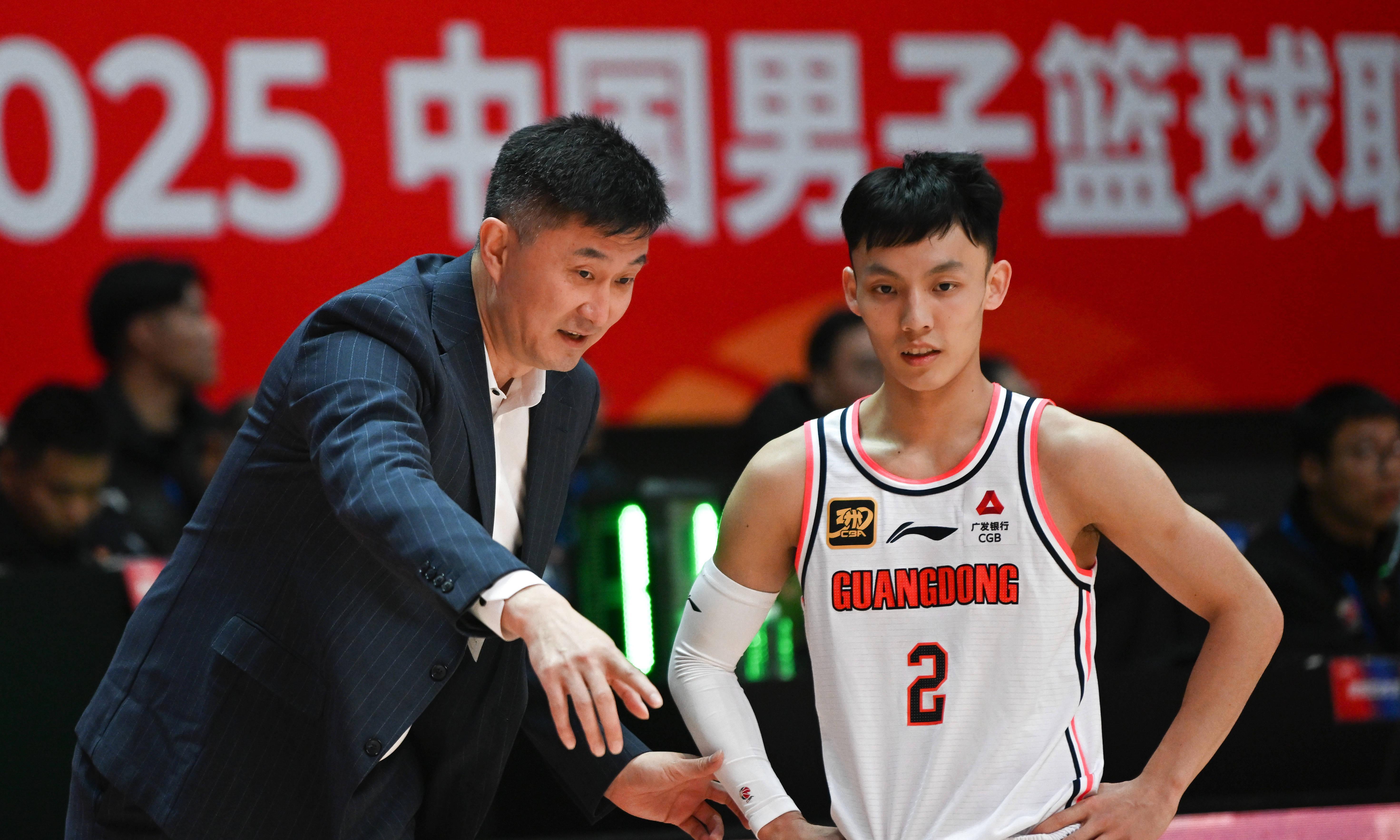 赛地聚焦：CBA季后赛集结日热度飙升，深圳男篮再遭质疑，媒体盛赞，心理建设被强调的简单介绍