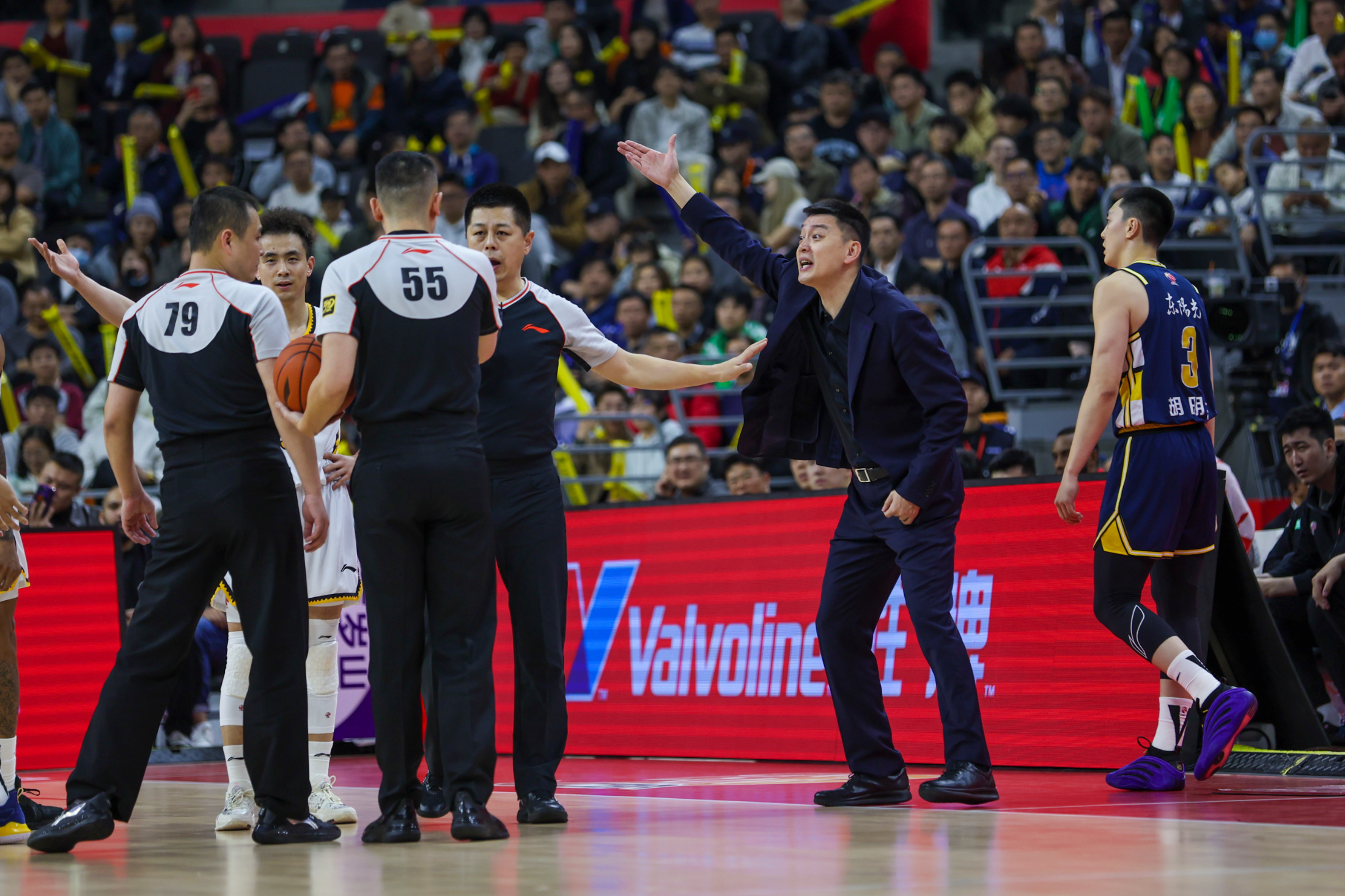 关键时刻突围战来临;马赛围绕CBA季后赛刷新队史纪录;更衣室稳定;资深球员宣示担当的简单介绍 关键时刻突围战来临;马赛围绕CBA季后赛刷新队史纪录;更衣室稳定;资深球员宣示担当的简单介绍