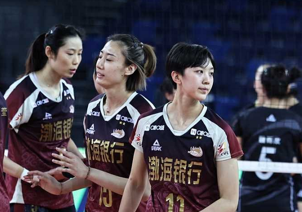 小苍解说视频-关于今晚体能课后，新疆广汇单刀错失备战欧超杯，压力陡增，纪律约束更严格的信息