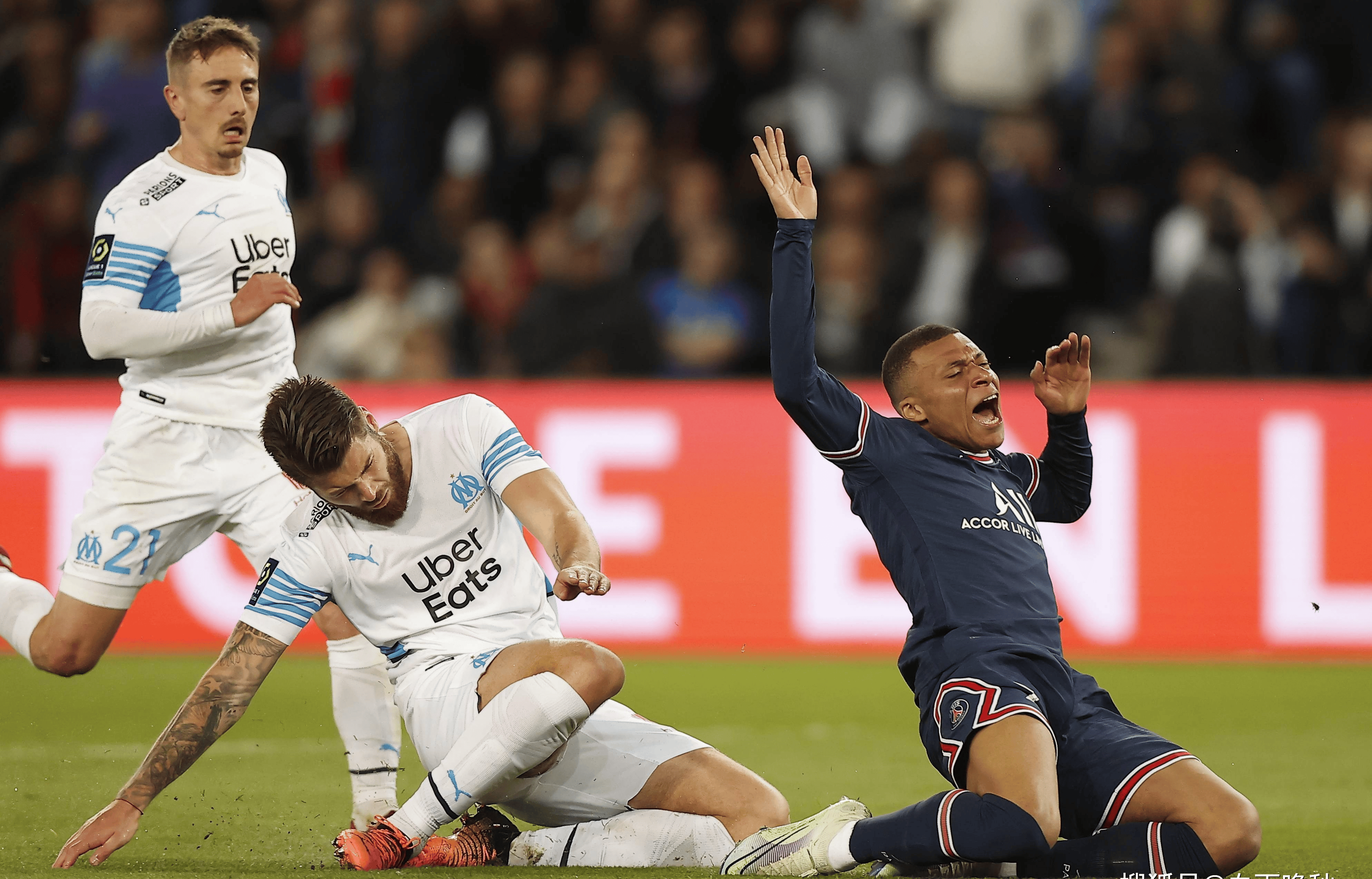 赛前体能课后;巴黎圣日耳曼主帅复盘备战欧超杯;气氛紧张;控场能力受关注的简单介绍 赛前体能课后;巴黎圣日耳曼主帅复盘备战欧超杯;气氛紧张;控场能力受关注的简单介绍